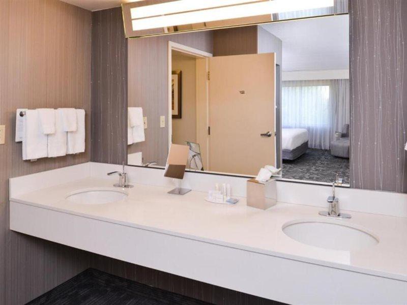 Отель Courtyard By Marriott Charlotte Гастония Экстерьер фото