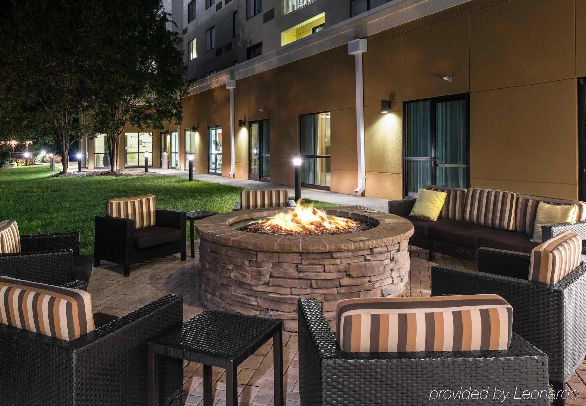 Отель Courtyard By Marriott Charlotte Гастония Экстерьер фото